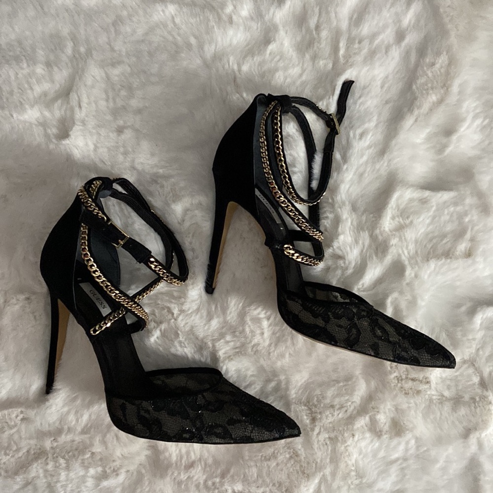 EUC * Guess * Adabellely Lace Ankle Strap Heels with Gold Chains * Size 9.5